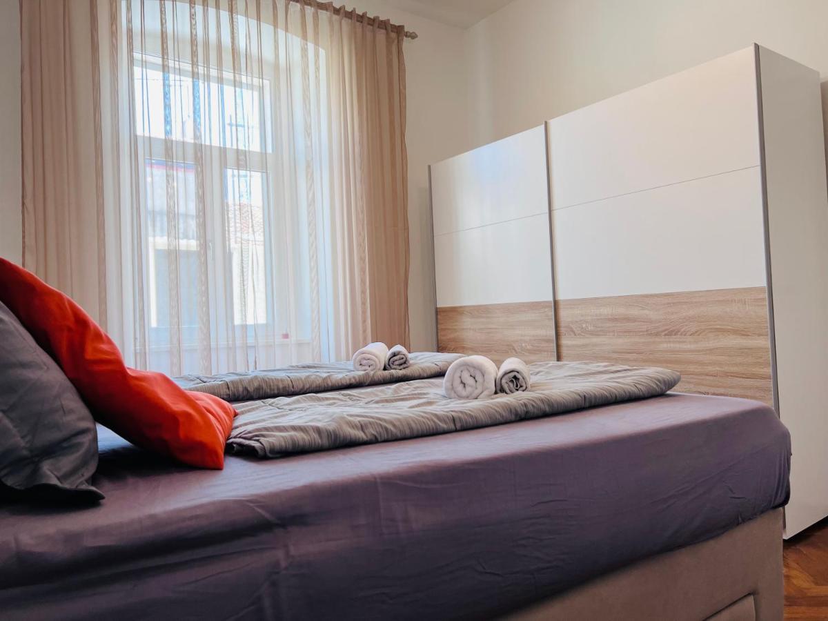 Apartment For Special Getaway Rose Pula Bagian luar foto